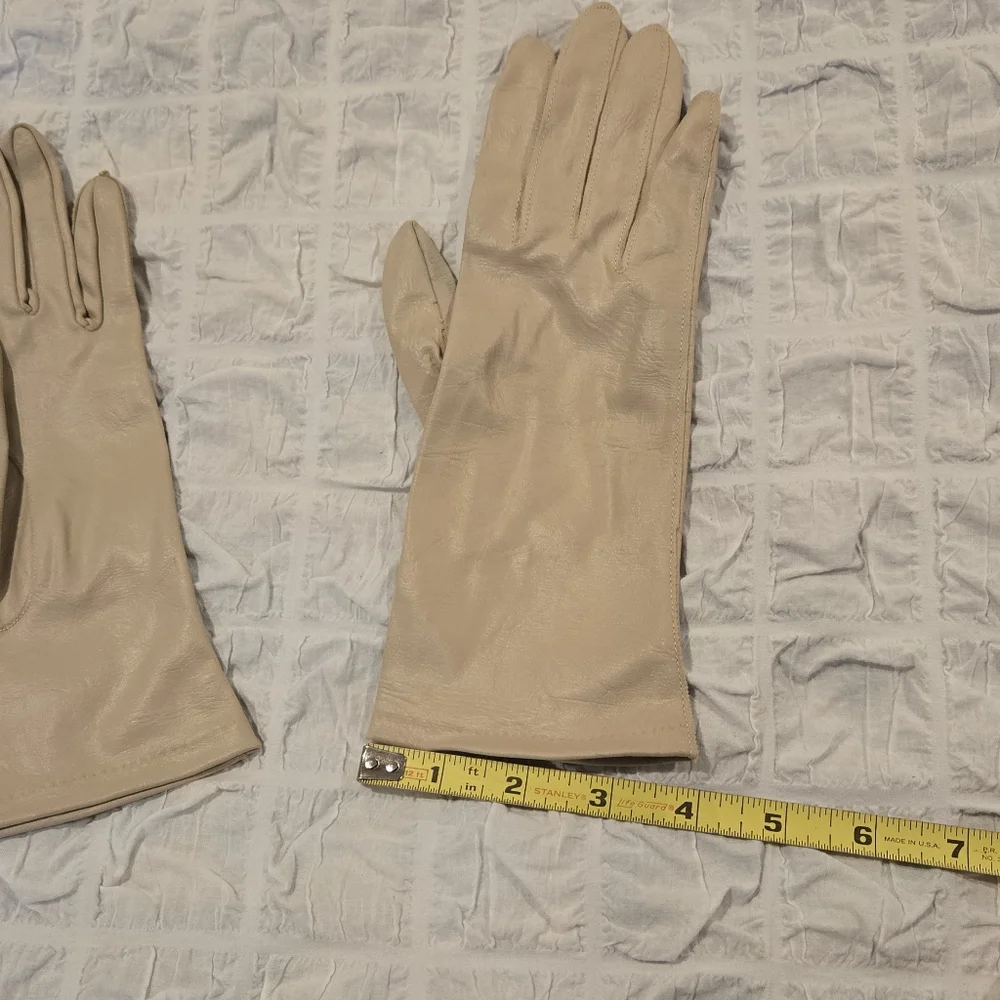 🤎 Vintage Van Raalte Tan Gloves – Size 7.5, Med-Large – Made in USA